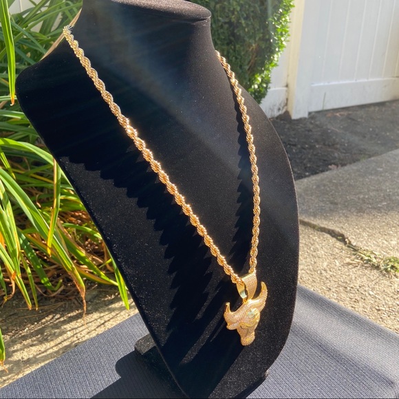 Gold Chain Rope Chain and Icy Bull Pendant Set - Picture 2 of 10